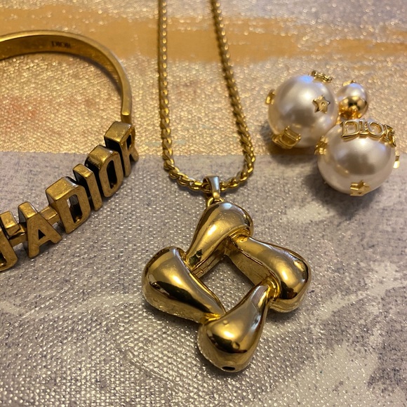 Gold Plated Pendant - Picture 1 of 5